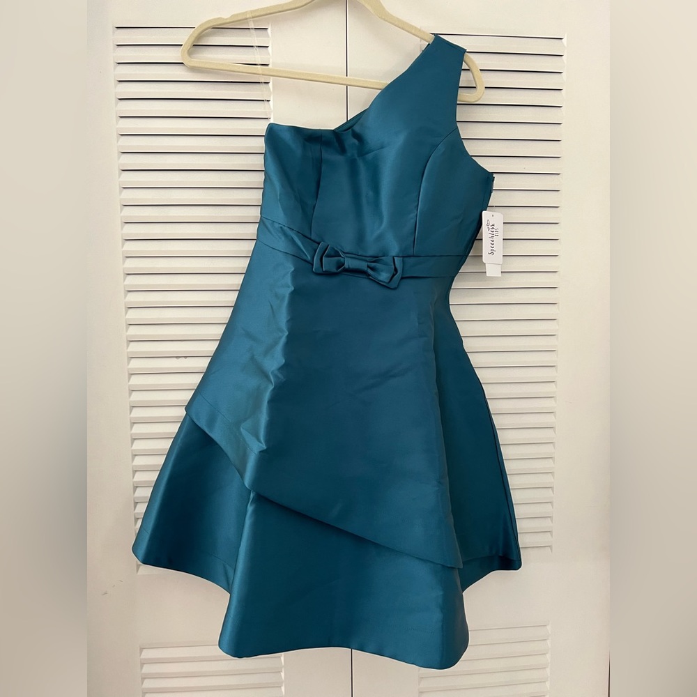 👗Girls formal dress satin. One shoulder with bow accent on waist.